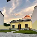 Xox Villa House & Garden Bucharest