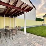 Xox Villa House & Garden Bucharest