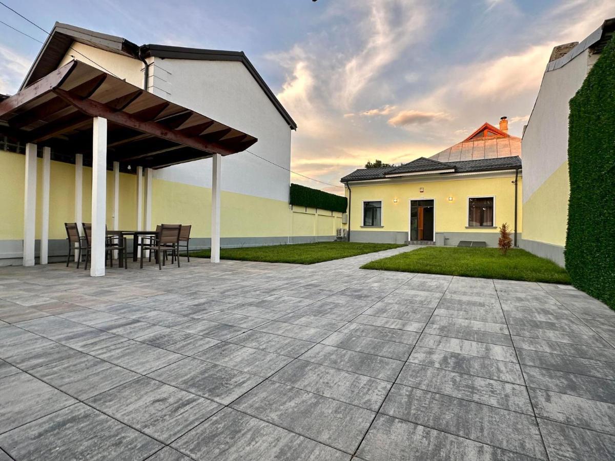 Villa Xox House & Garden Bucarest